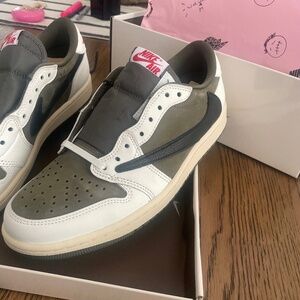 Air Jordan 1 Low x Travis Scott (Reverse Olive)